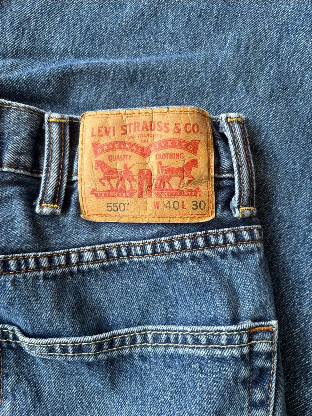 Levi's 550 Relaxed Fit Jeans in Medium Blue Denim 40/30